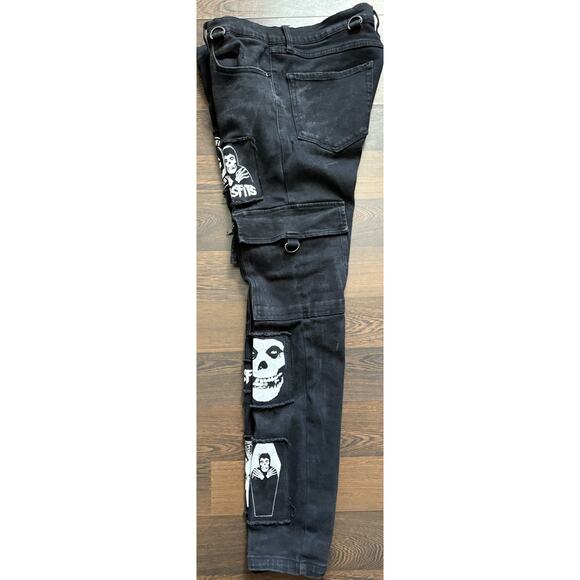 NEW Hot Topic Misfits x Social Collision Jeans - 34x32- Black Patch Grunge Punk - Picture 2 of 16